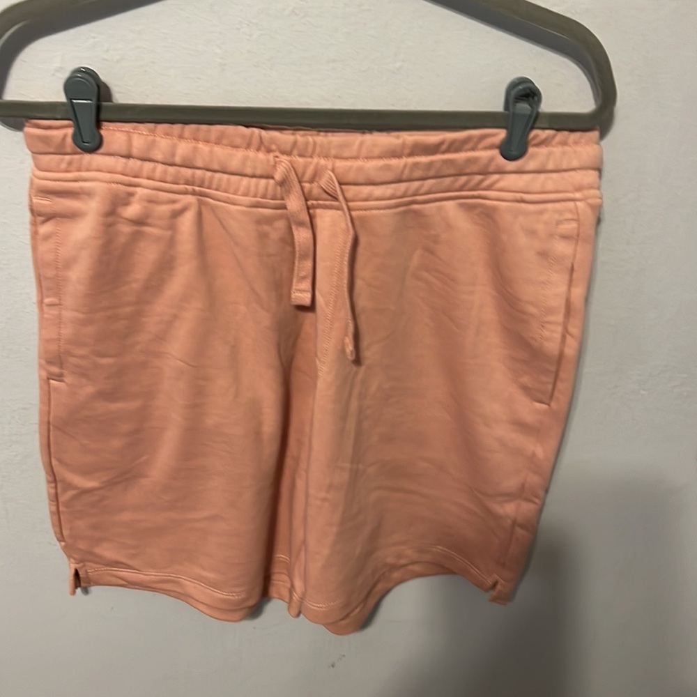 NWT Old Navy Shorts, side Pockets, size M. 58% cotton and 42% polyester